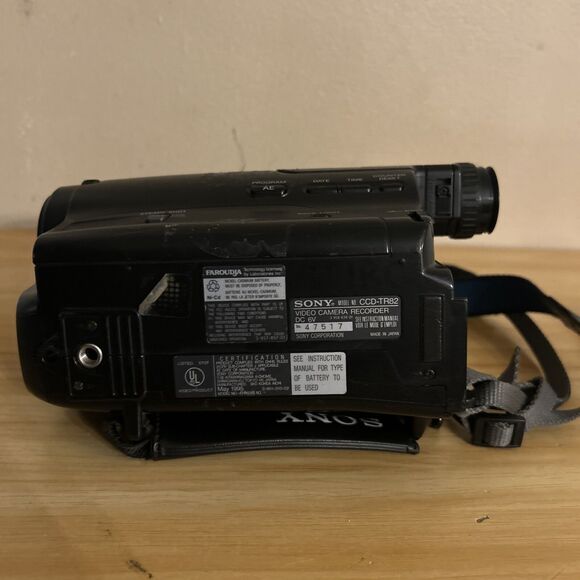Sony CCD-TR82 Camcorder -  Black Camera only Untested Parts Or Repair - Picture 5 of 6